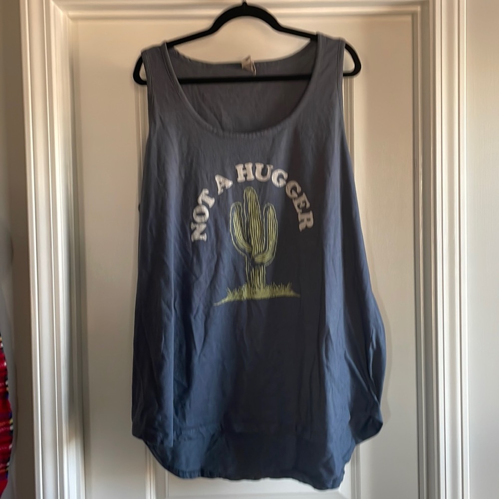 Not a hugger tank top 4x